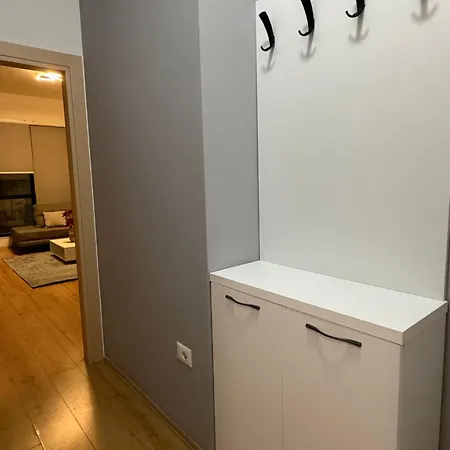 Luxury 8 At Square 21 Tirana