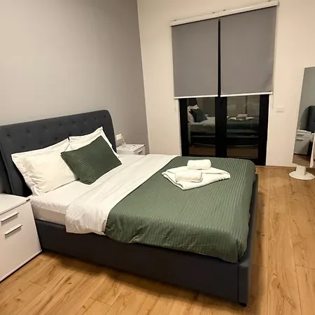 Luxury 8 At Square 21 Tirana