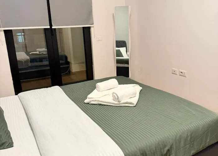 Luxury 8 At Square 21 Tirana