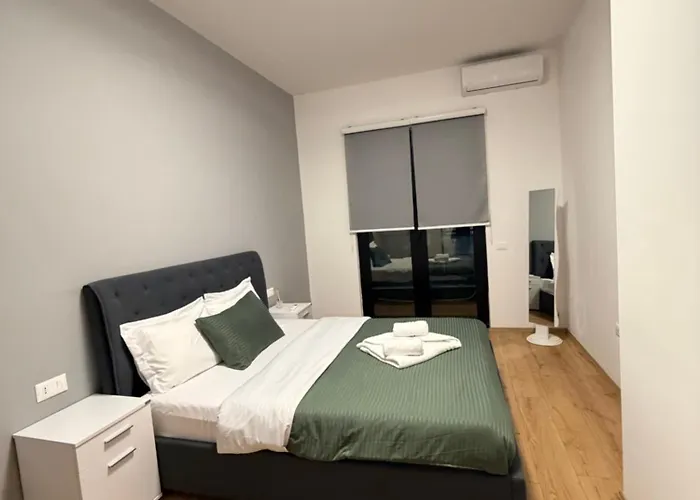 Luxury 8 At Square 21 * Tirana