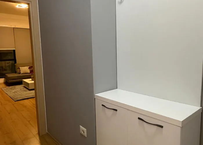 Luxury 8 At Square 21 Tirana